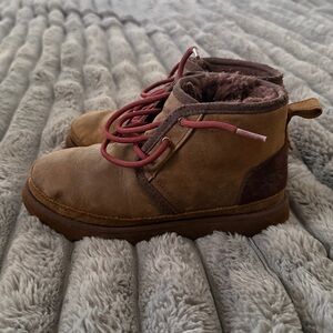 UGG Kids Boots in Brown with Red Laces